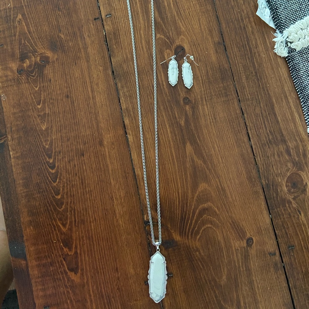 Kendra Scott necklace and earring set